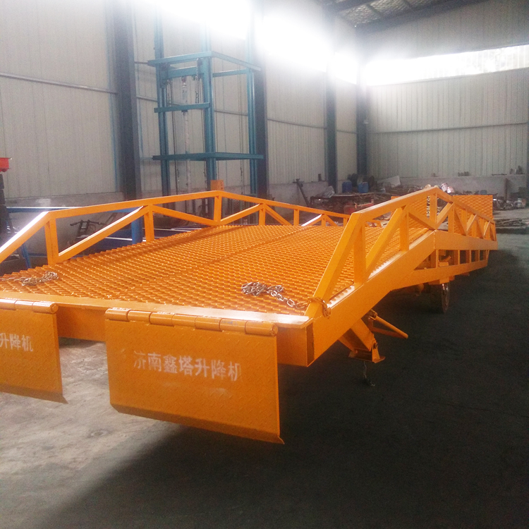 移動(dòng)式液壓登車橋